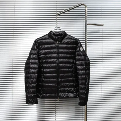 Winter Warmth Thick Jacket Trench Coat Zipper Closure Knitted Lightweight Hooded Men Women Water-Resistant Fashionable Outerwear