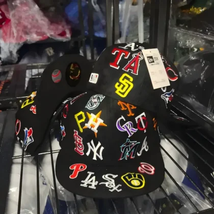 Multi-Logo Embroidered Flat Brim Baseball Cap Unisex Hip Hop Streetwear Snapback Hat for Men Women