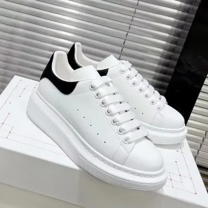 2026 Wholesale Leather Premium Sneakers Women High Quality Shoes Unisex MC Men Sneaker Women Running White Sneaker