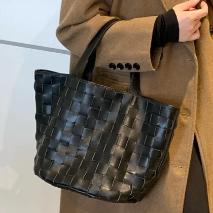 New Personalized Woven Tote Handbag Large Capacity Handmade Shoulder Bag Vintage Premium Genuine Leather Crossbody Bag