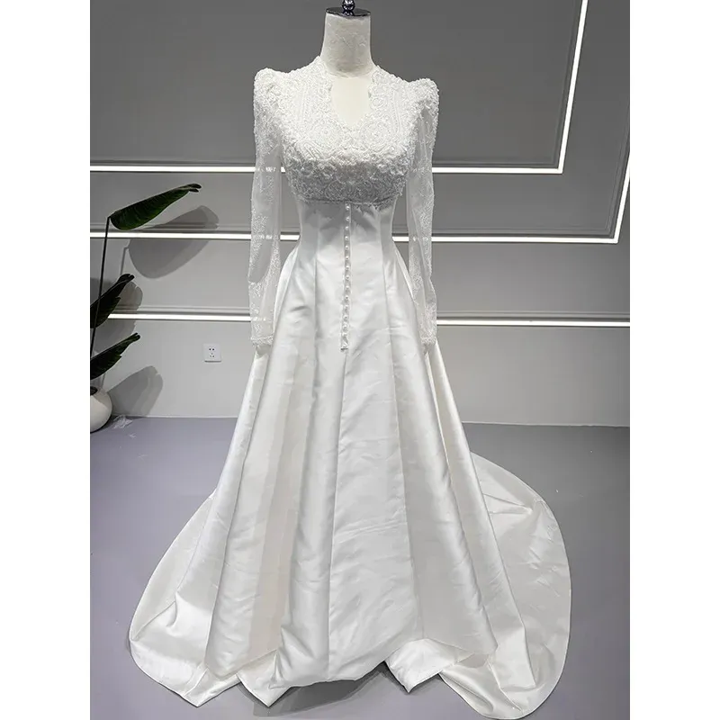 Light Modern A-Line Wedding Dress French Style Bridal 2025 New Main Yarn High-end Sense License Small Vintage Lace Asymmetrical