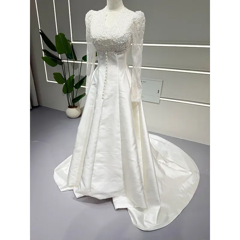 Light Modern A-Line Wedding Dress French Style Bridal 2025 New Main Yarn High-end Sense License Small Vintage Lace Asymmetrical - Image 4