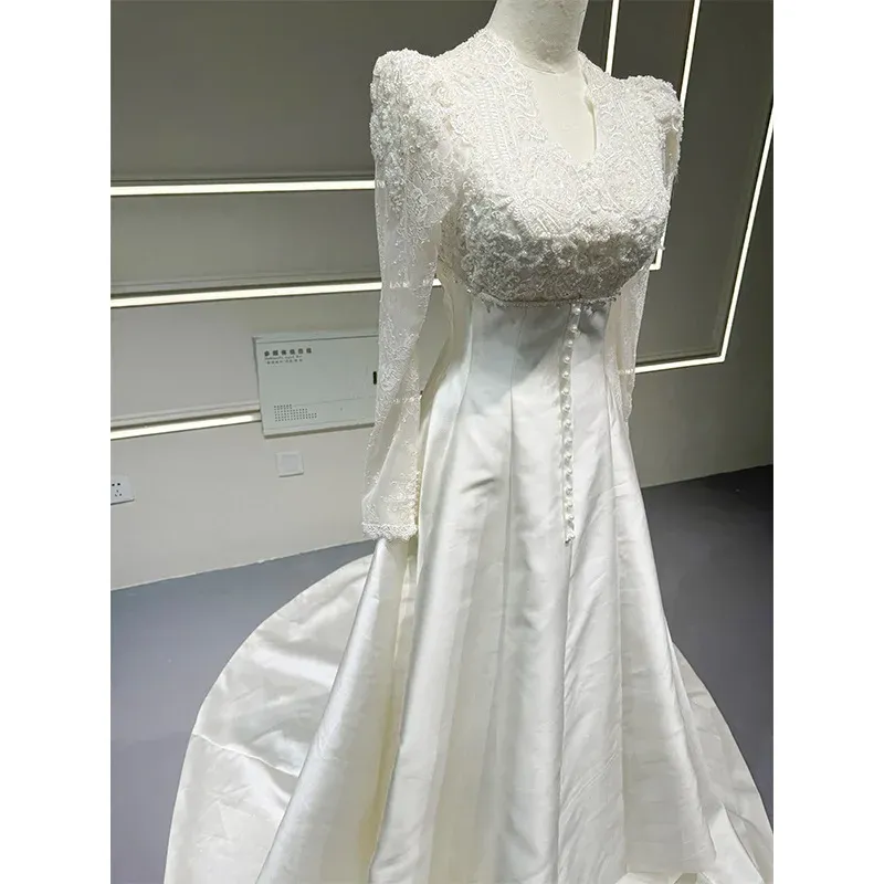 Light Modern A-Line Wedding Dress French Style Bridal 2025 New Main Yarn High-end Sense License Small Vintage Lace Asymmetrical - Image 5