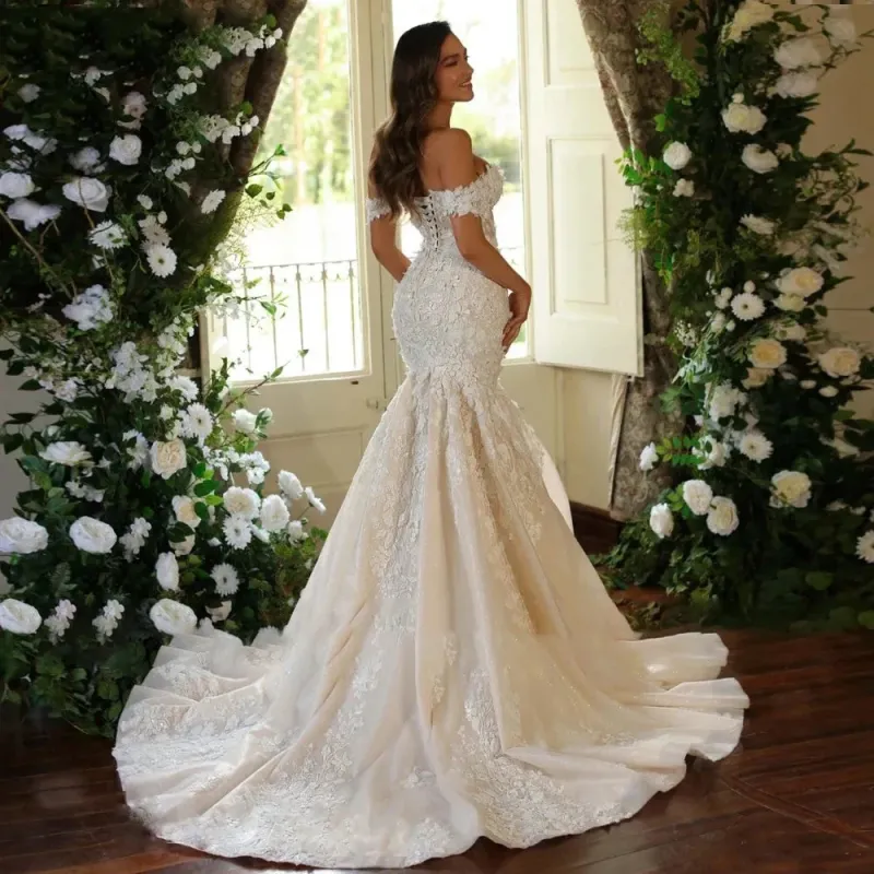 High-End Ivory Off-Shoulder Sleeveless Wedding Dress Elegant French Mermaid Slimming Lace-Up Bridal Gown - Image 2