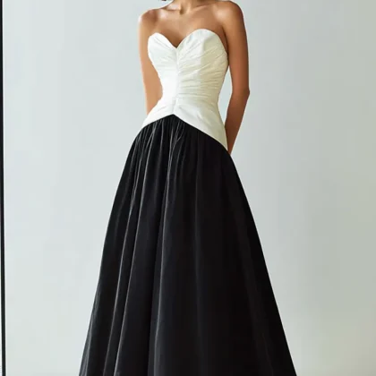 Black and White Sweetheart Ruched A-Line Formal Dress